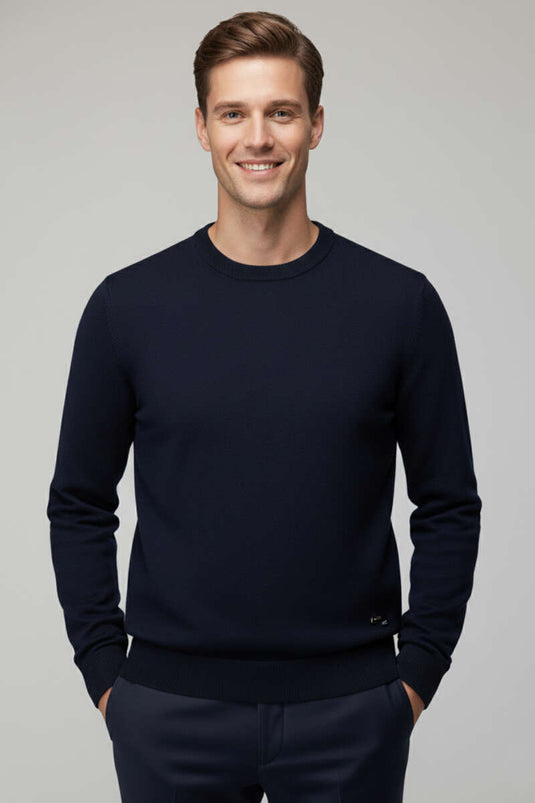 كنزة رجالية أساسية محبوكة برقبة دائرية باللون الأزرق الداكن