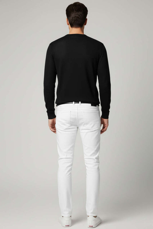 كنزة رجالية سوداء أساسية محبوكة برقبة دائرية