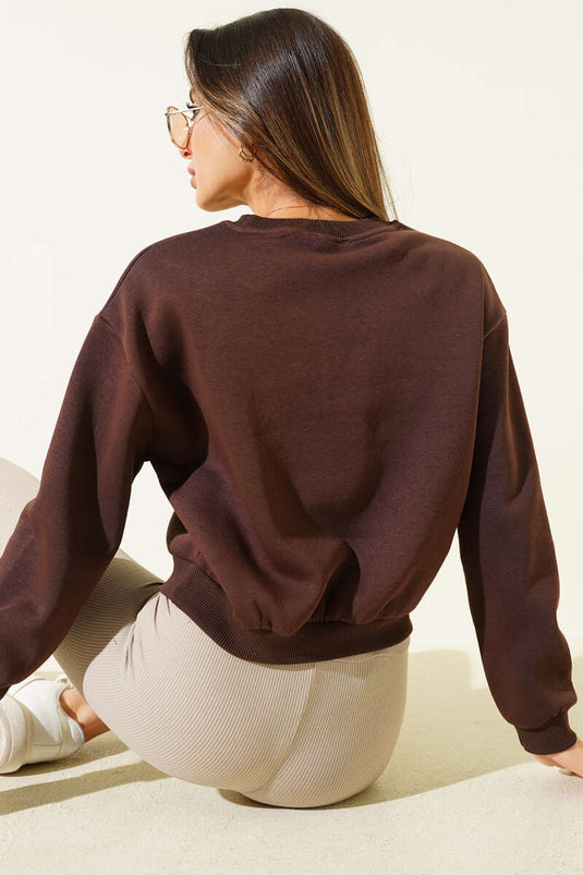 سويت شيرت أساسي برقبة دائرية وثلاثة أربطة، لون بني فاتح