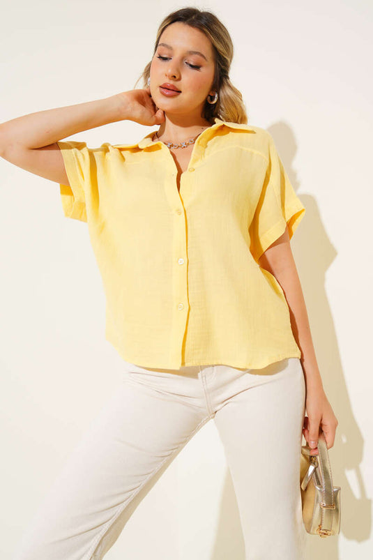 قميص أصفر أساسي بأزرار