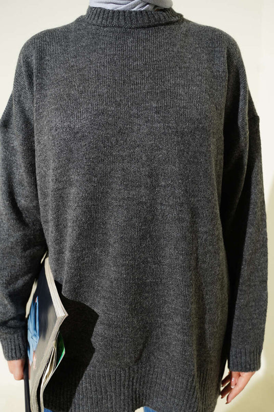 تونيك أساسي فضفاض من التريكو مكشوف الكتفين، رمادي داكن