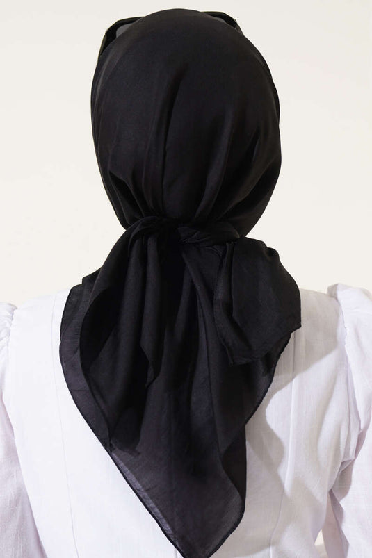 وشاح أسود أساسي