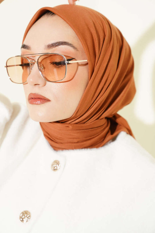 لون تان أساسي للوشاح