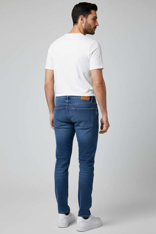 بنطال جينز رجالي أساسي من ليكرال باللون الأزرق الداكن