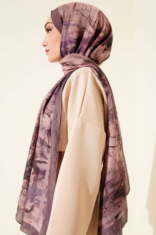 شال من قماش البامبو المكسر بنقشة مطبوعة، لون بني فاتح