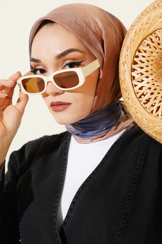 وشاح ديمور بنقشة باتيك بلون الجمل