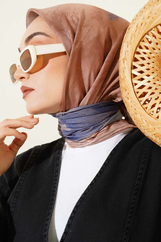 وشاح ديمور بنقشة باتيك بلون الجمل