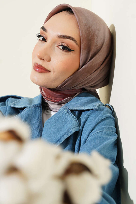 وشاح ديمور بنمط الباتيك، فرو المنك