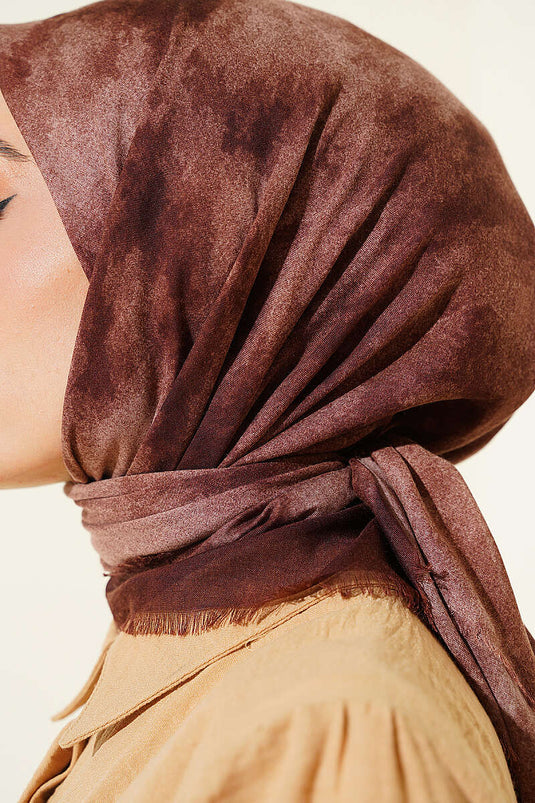 سلسلة أوشحة باتيك بنقشة ناعمة بني