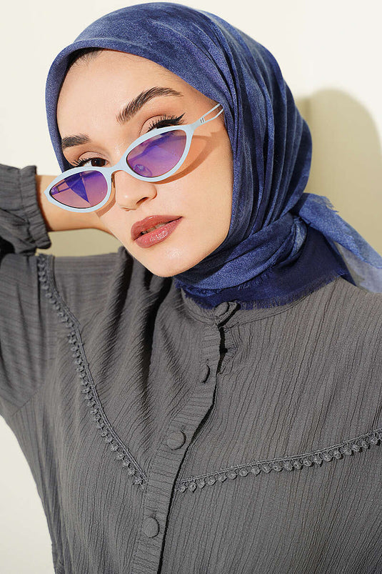 شال باتيك ناعم من سلسلة كراش باللون الكحلي