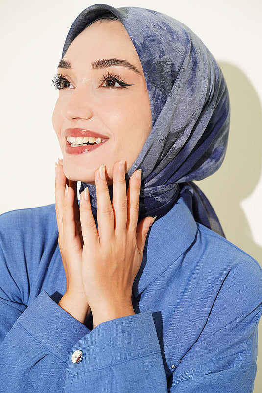 وشاح مطبوع باتيك ناعم أزرق داكن أزرق