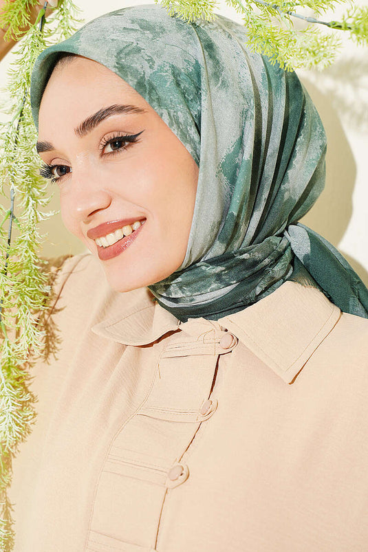 وشاح ناعم مزخرف بنقشة باتيك باللون الزمردي