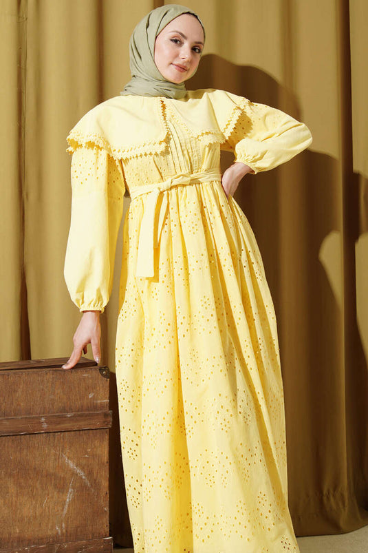 Bebe-Kragen Kleid mit Stickerei in Gelb