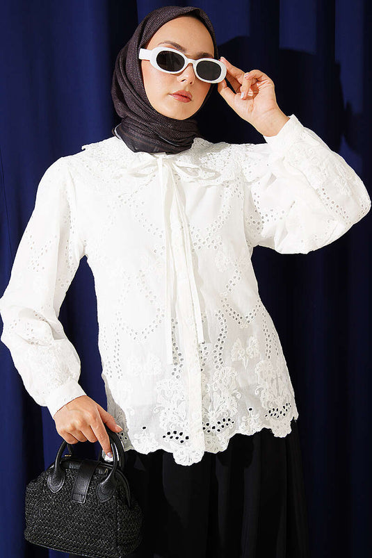 Camicia Con Collo Bebe E Dettaglio Ricamato Ecru