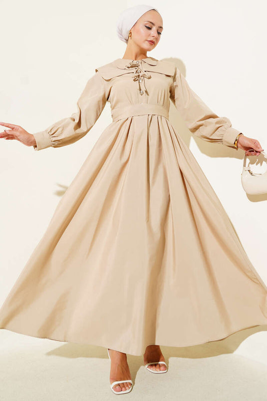 Bebe Yaka Düğme Fiyonklu Elbise Bej