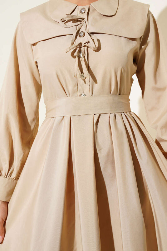 Bebe Yaka Düğme Fiyonklu Elbise Bej