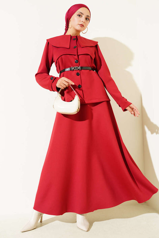 طقم من قطعتين، تنورة بأزرار وياقة بيتر بان، باللون العنابي