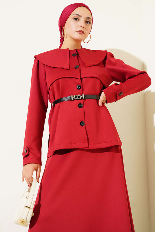 طقم من قطعتين، تنورة بأزرار وياقة بيتر بان، باللون العنابي