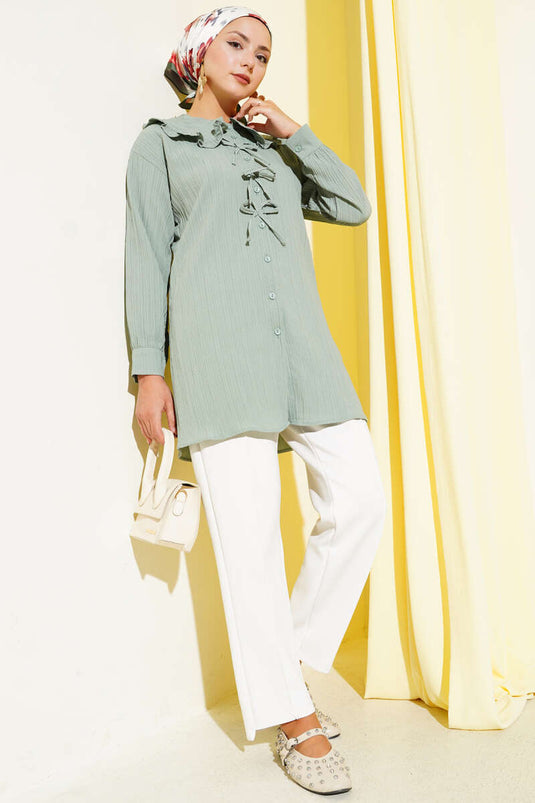 قميص بياقة رضيع مع فيونكة باللون الأخضر اللوزي