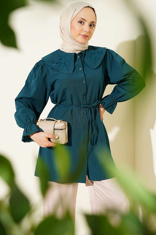 Chemise à col bébé brodée avec cordon de serrage, couleur pétrole