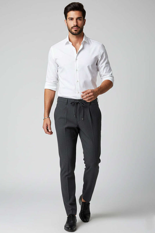بنطال رجالي ضيق الساق بجيوب وتفاصيل رباط الخصر بلون رمادي داكن