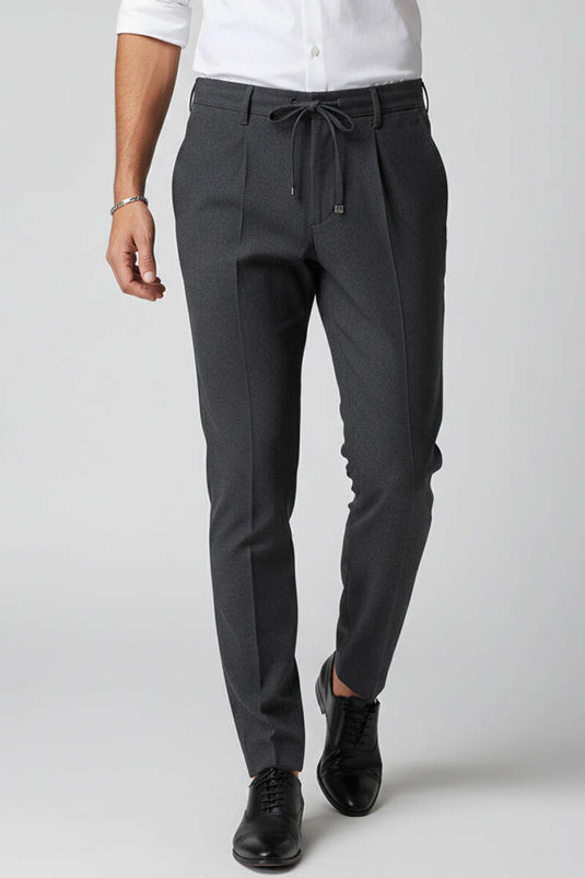 بنطال رجالي ضيق الساق بجيوب وتفاصيل رباط الخصر بلون رمادي داكن