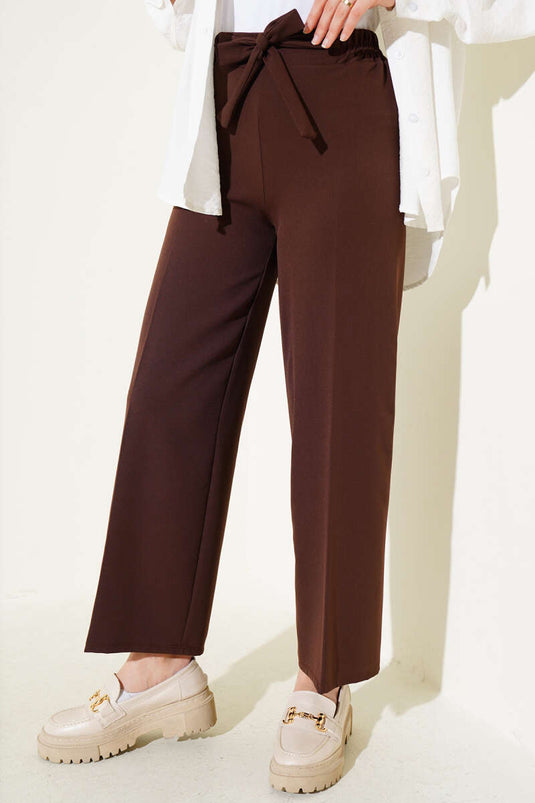 Pantalon marron confortable à jambe large avec ceinture nouée à la taille