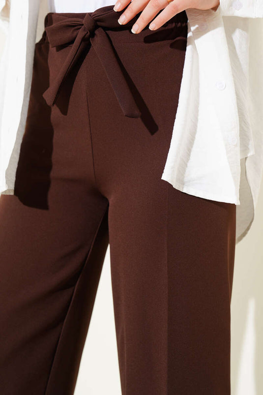 Pantalon marron confortable à jambe large avec ceinture nouée à la taille