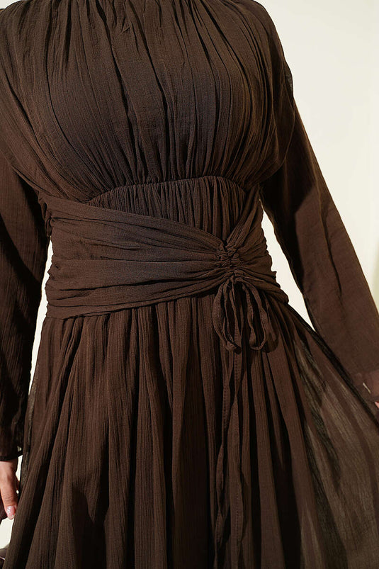 Kleid mit Rüschendetail in Braun