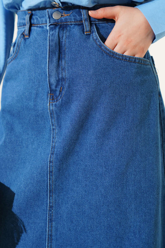 تنورة جينز بجيوب وأزرار على الخصر باللون الأزرق