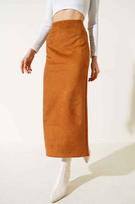 Jupe crayon en daim beige à fermeture éclair à la taille