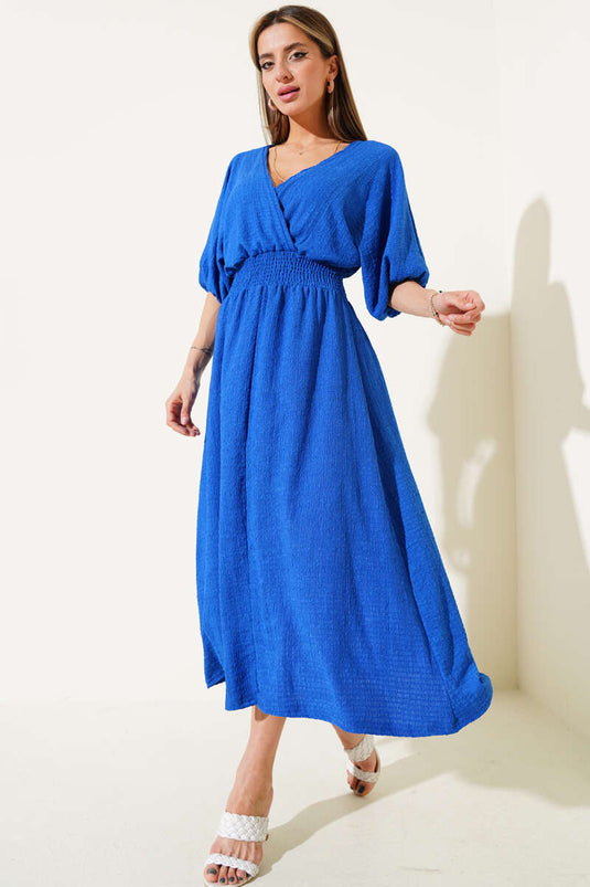 فستان متوسط الطول مجعد بأكمام نصفية وخصر جيبل باللون الساكسوني