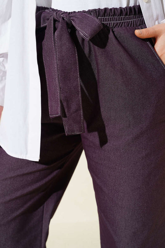 Pantaloni elasticizzati con cintura decorativa color prugna