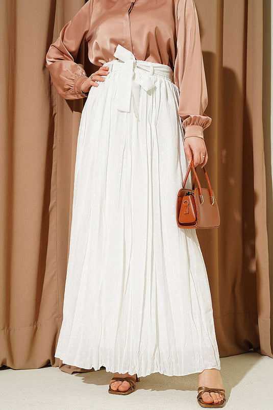 Jupe plissée à pois avec ceinture beige clair
