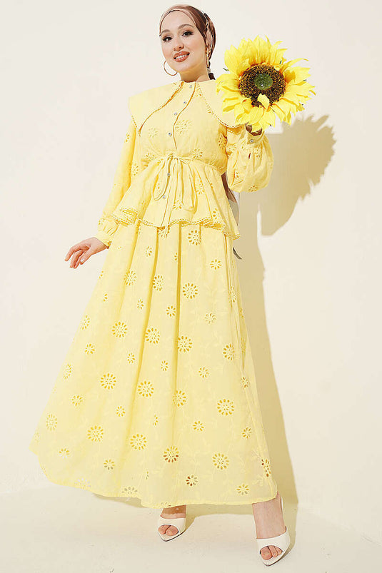 Ensemble à jupe brodée avec col bébé et ceinture élastique jaune