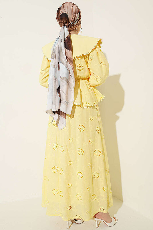Ensemble à jupe brodée avec col bébé et ceinture élastique jaune
