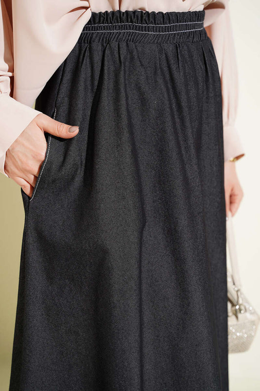 Jupe en jean noire avec ceinture élastique et poches détaillées