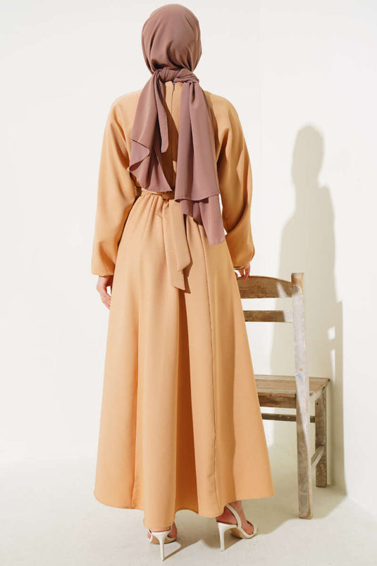 Taillen-elastisches Hantel-Mevlana-Kleid Latte