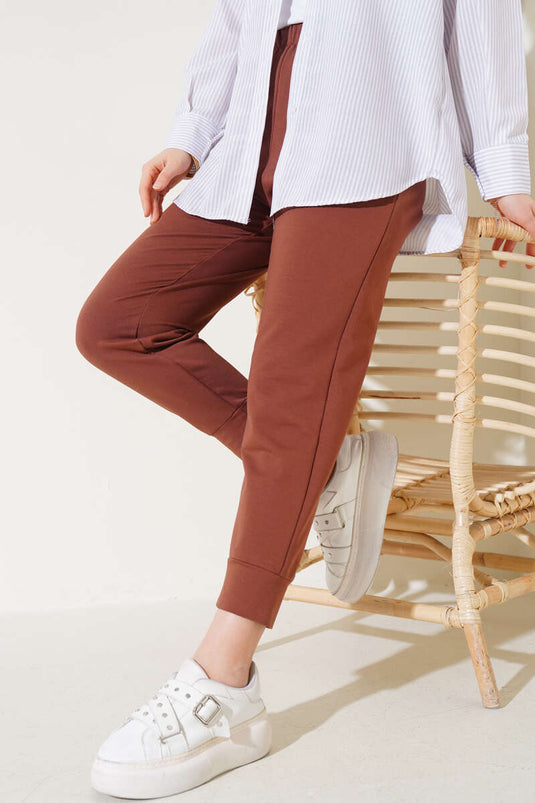 Pantaloni basic a gamba stretta con elastico in vita, marroni