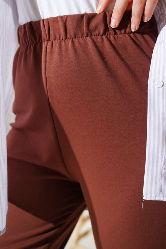 Pantaloni basic a gamba stretta con elastico in vita, marroni