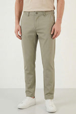Pantalon homme kaki slim à bas resserré avec ceinture élastique