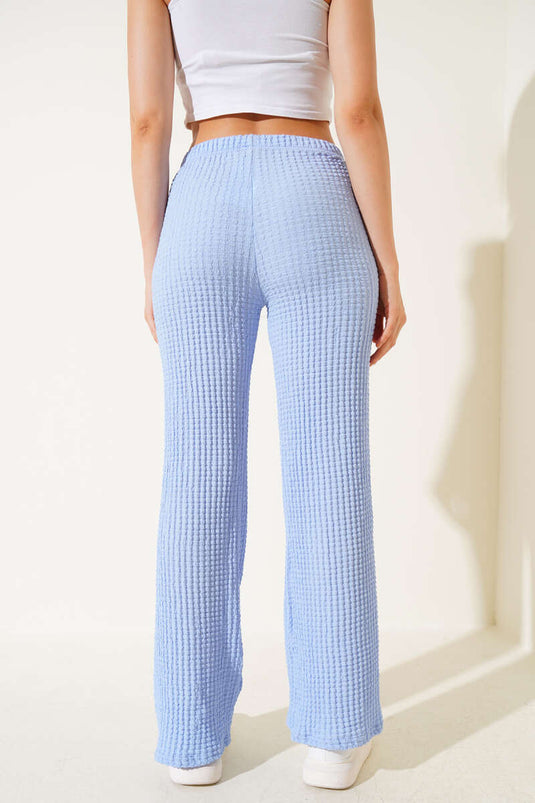 بنطلون واسع الساقين بنمط الوافل مع حزام خصر مطاطي، أزرق