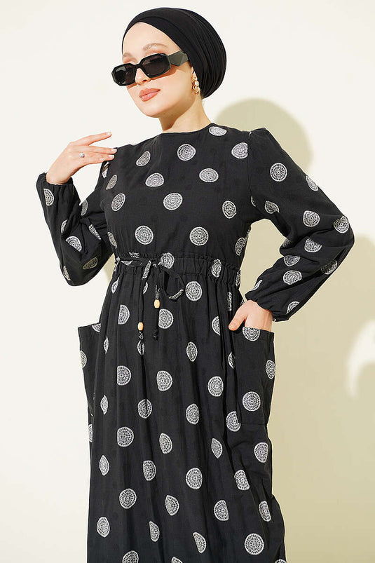 Robe Noire Élastiquée À Motifs