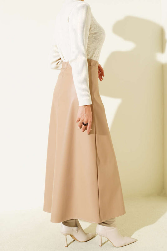 تنورة جلدية أساسية واسعة بخصر مطاطي باللون البيج