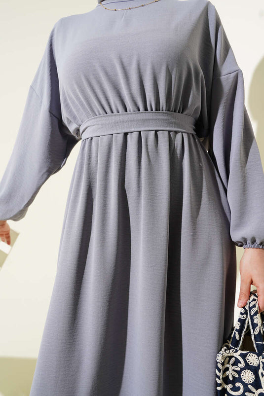 Graues Kleid von Ayrobin mit elastischem Bund und Gürtel