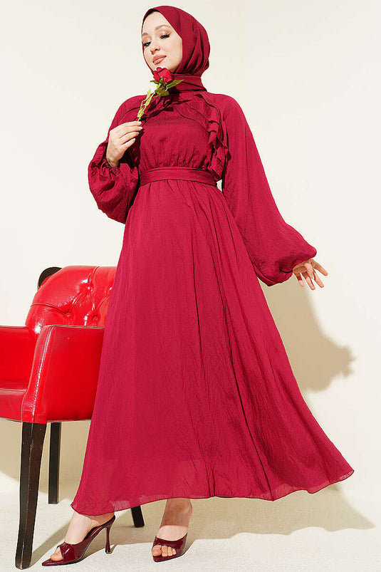 Robe bordeaux à volants avec ceinture élastique