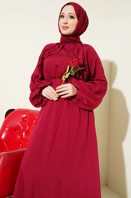 Robe bordeaux à volants avec ceinture élastique