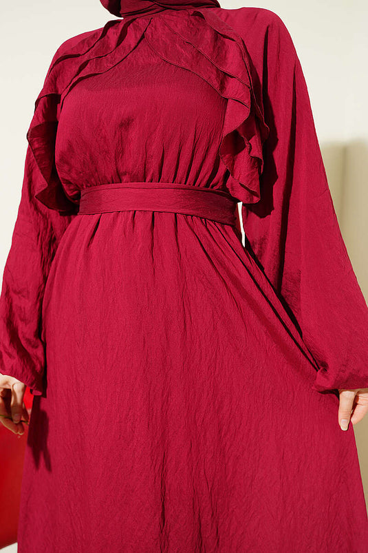 Robe bordeaux à volants avec ceinture élastique