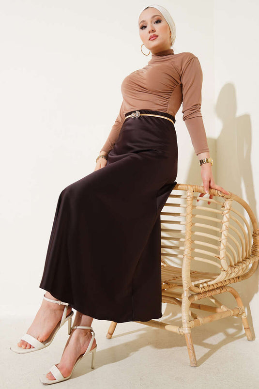 تنورة ساتان واسعة بخصر مطاطي بلون القهوة المرّة