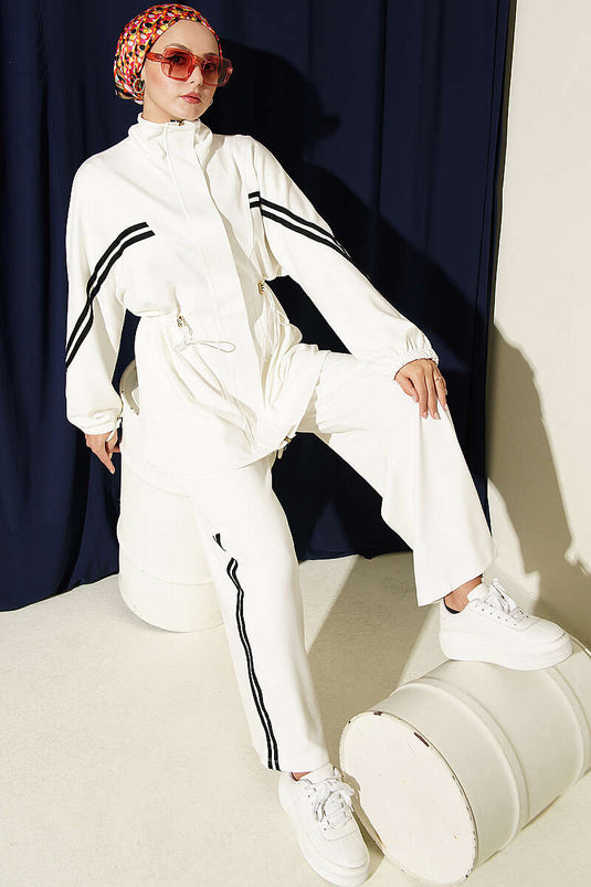 Ensemble Deux Pièces Blanc À Ceinture Et Détails Rayés